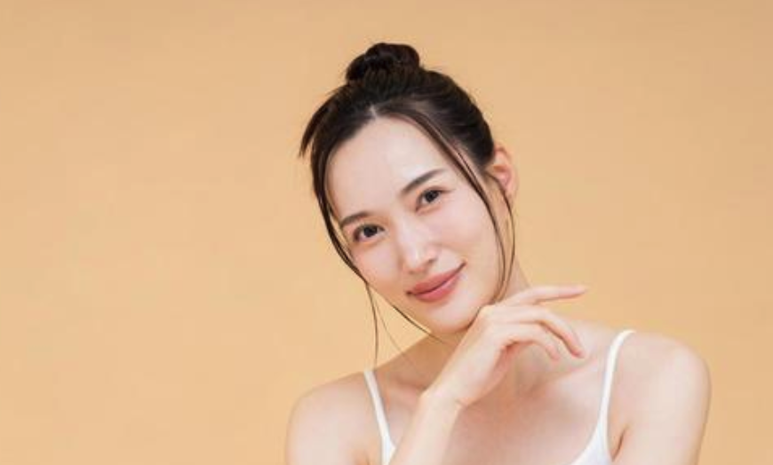 ハッピーメールヤリモクで笑顔の女性